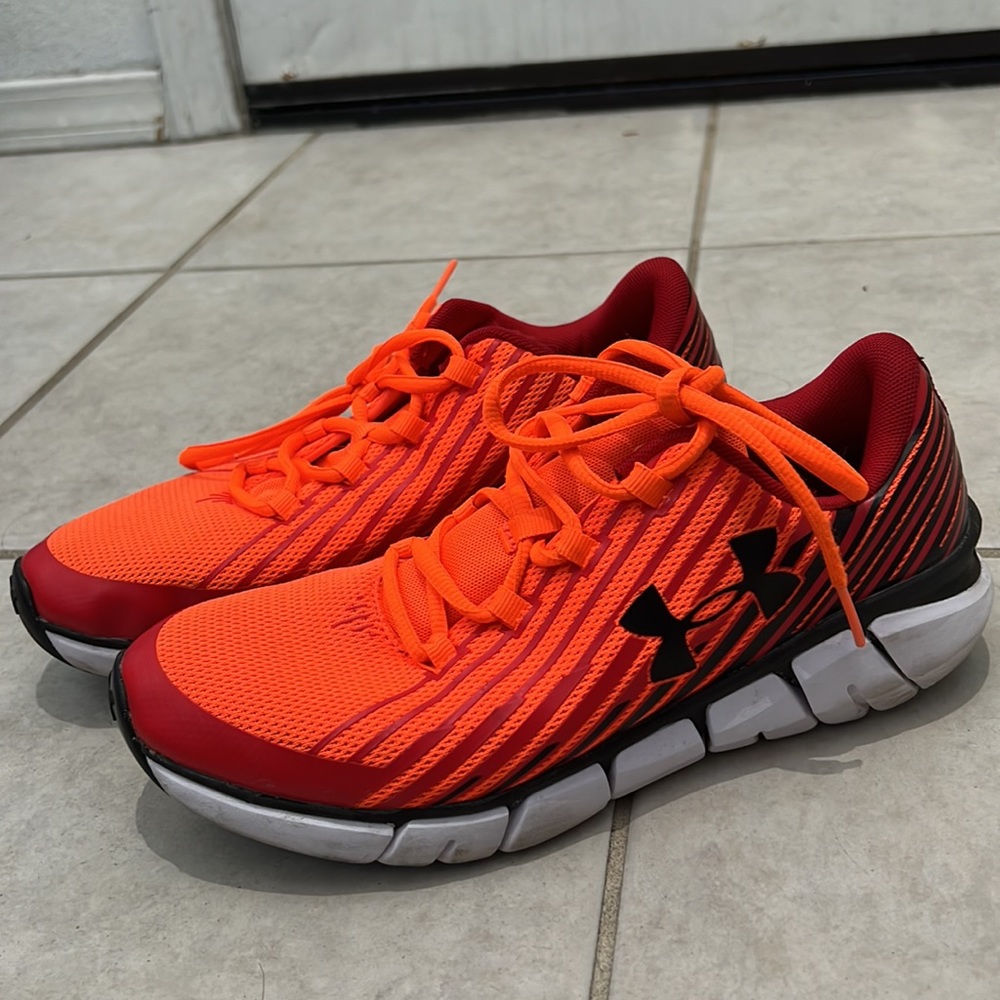Under Armour size 6.5 athlete shoes size (offers acceptable)